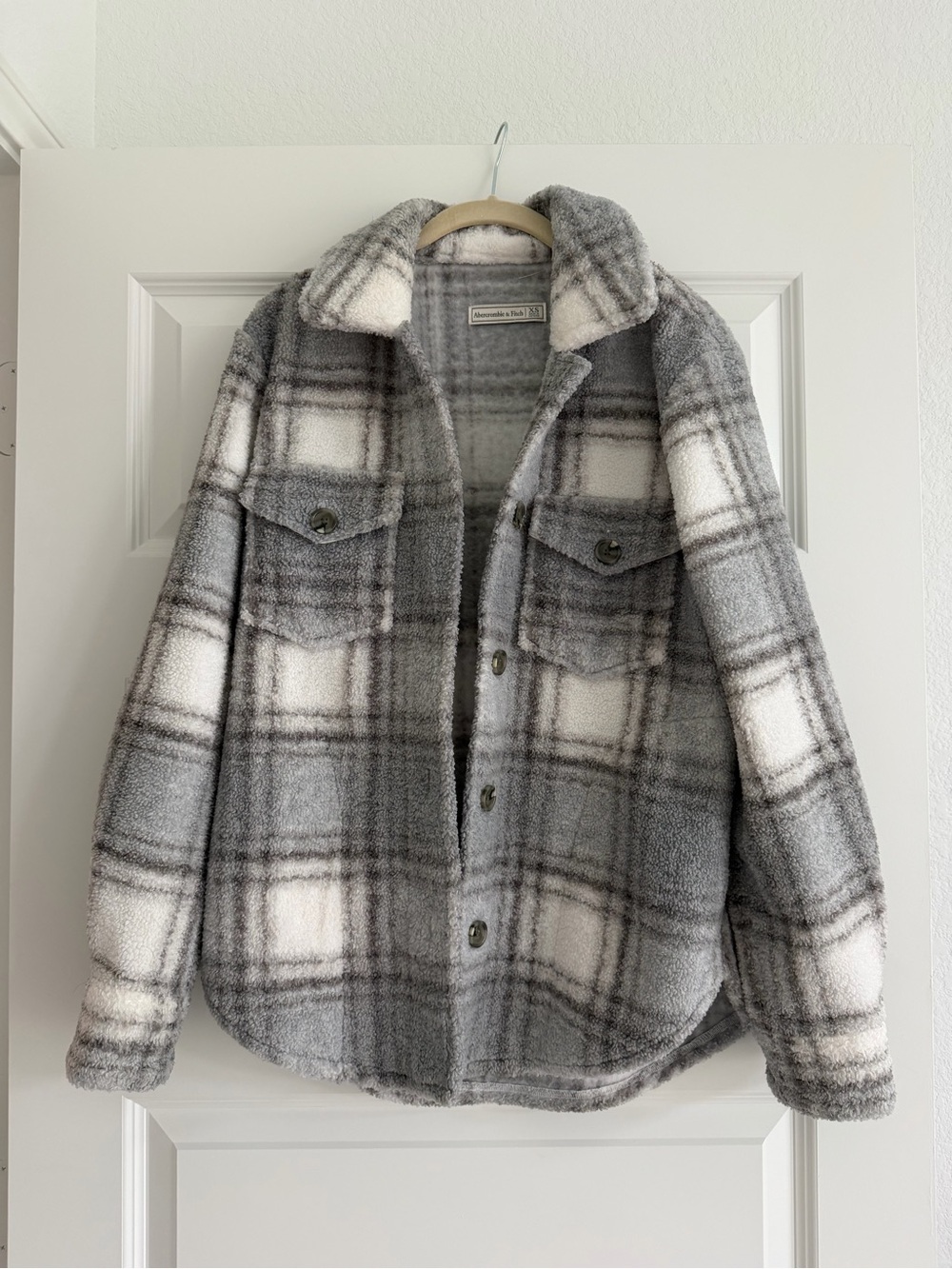 Abercrombie & Fitch Cozy Gray Plaid Shacket Jacket - XS